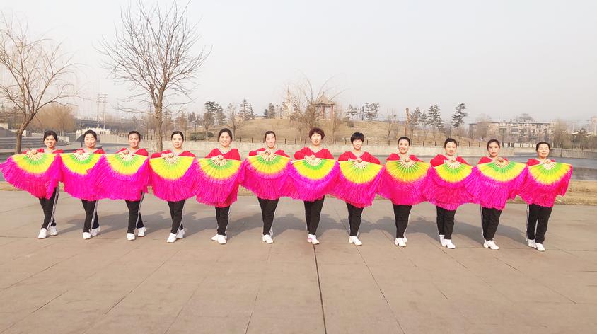 红红的中国年扇子舞蹈视频在线观看 西瓜视频