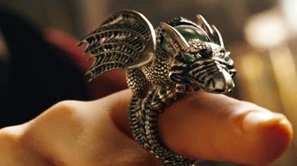 04:47二哈讲电影10岁男孩意外捡到"龙戒指",竟然继承了千年的法力,太