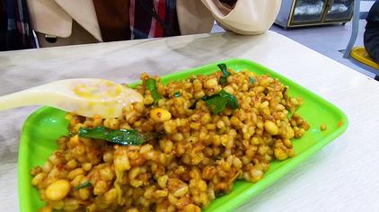 11最游感觉穷游青海西宁:第一次吃青藏地区主食炒青稞,16元一份像炒饭