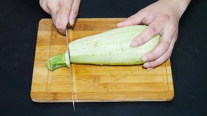 西葫芦切滚瓜块 - 西瓜视频