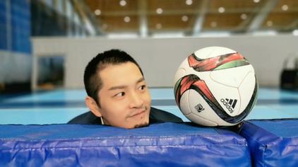 足球ak哥02:241780次观看·2个月前适合小孩子进行练习的颠球方法详细