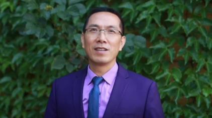 那个爱唱歌的安东尼大叔是谁啊？