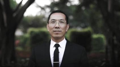 那个爱唱歌的安东尼大叔是谁啊？