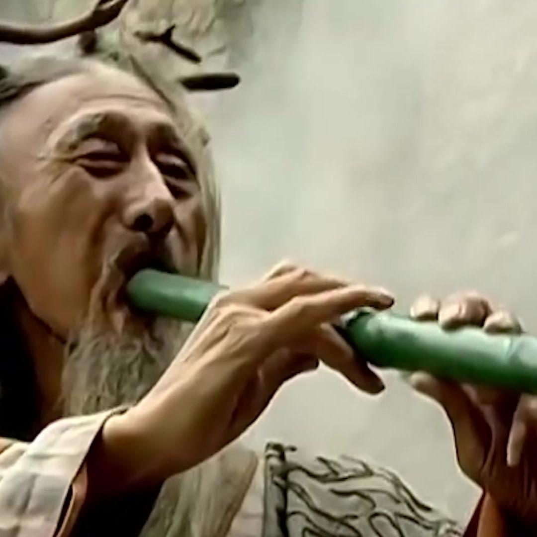 武侠金曲《沧海一声笑》,歌声大气磅礴,唱出江湖儿女的豪情万丈